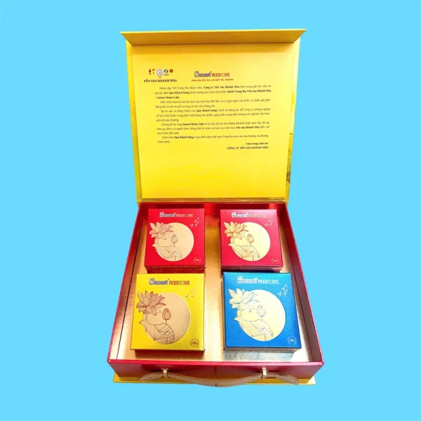 Bánh trung thu Yến Sào hộp 4 bánh x 120gr (2 thập cẩm, 2 nhân mềm)