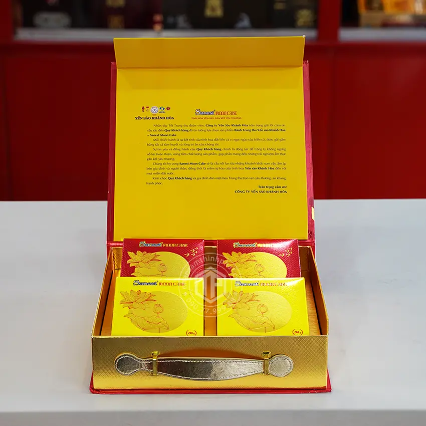 Bánh trung thu Yến Sào hộp 4 bánh x 200gr (2 thập cẩm, 2 nhân mềm)